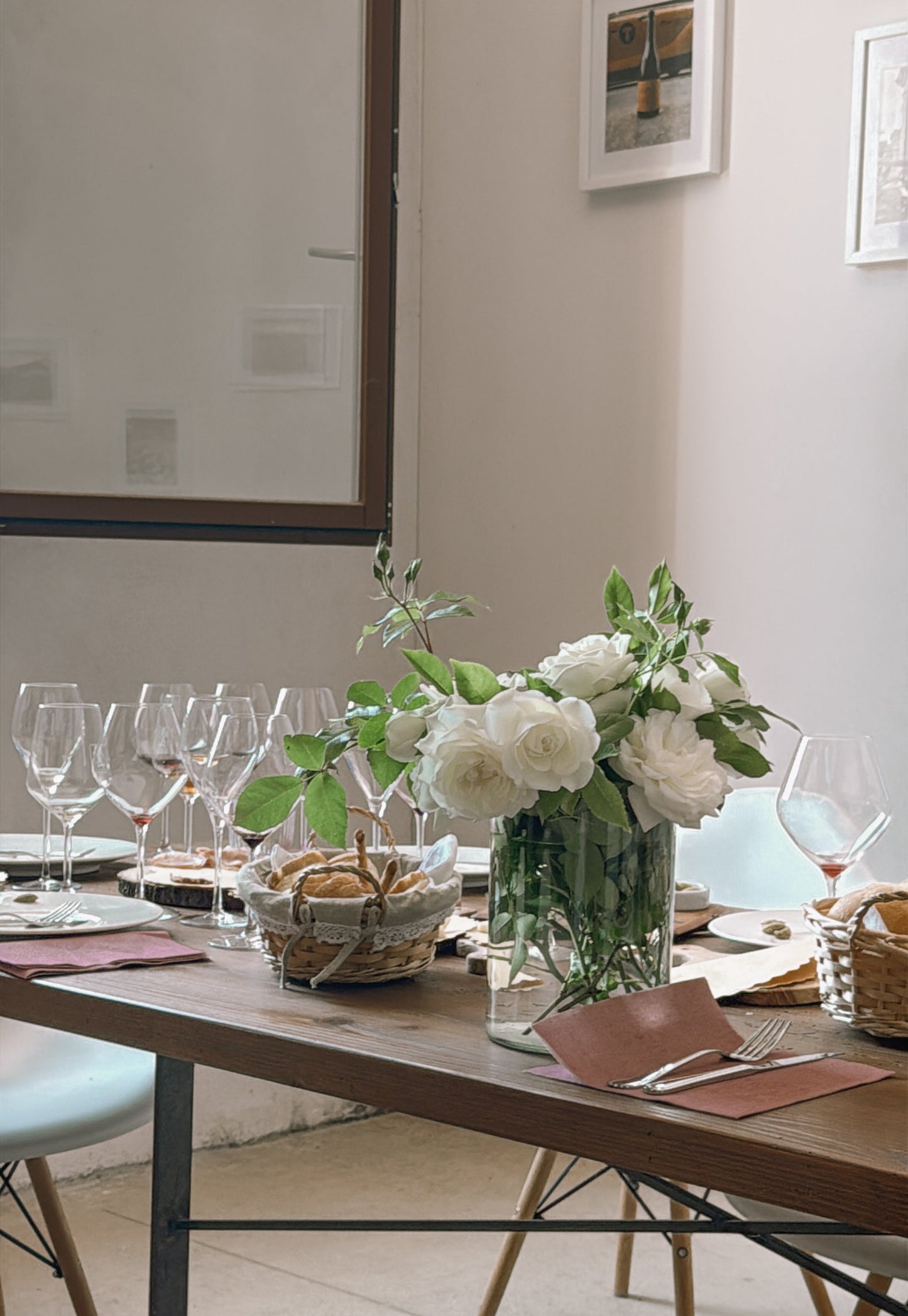 Guided tour and tasting of 6 wines, gourmet aperitif with Sabrage