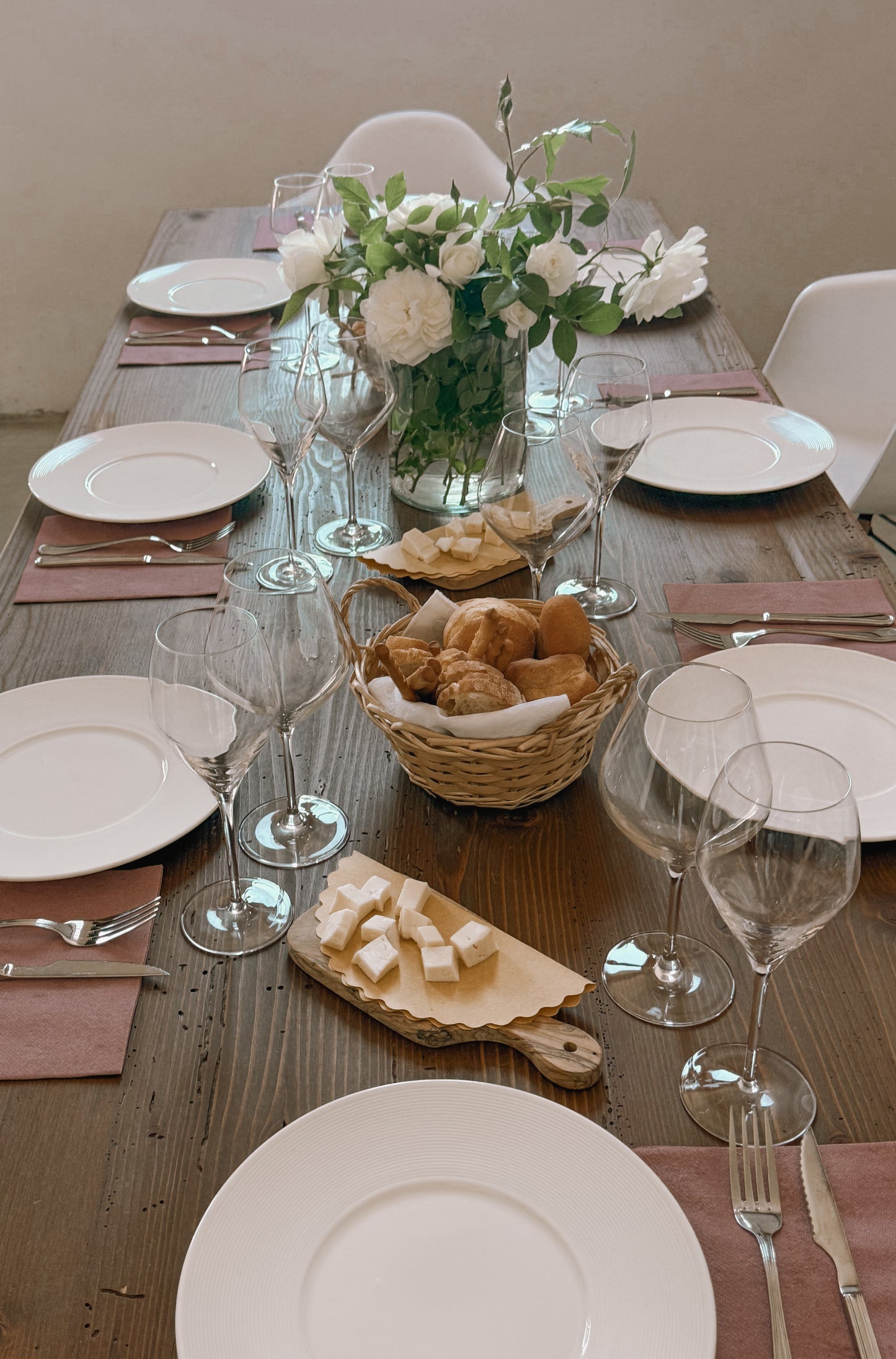 Guided tour and tasting of 6 wines, gourmet aperitif with Sabrage