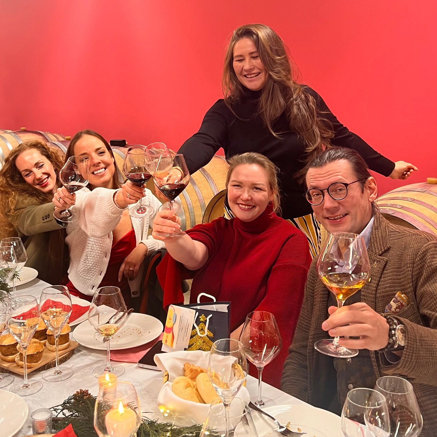 Guided tour and tasting of 6 wines, gourmet aperitif with Sabrage