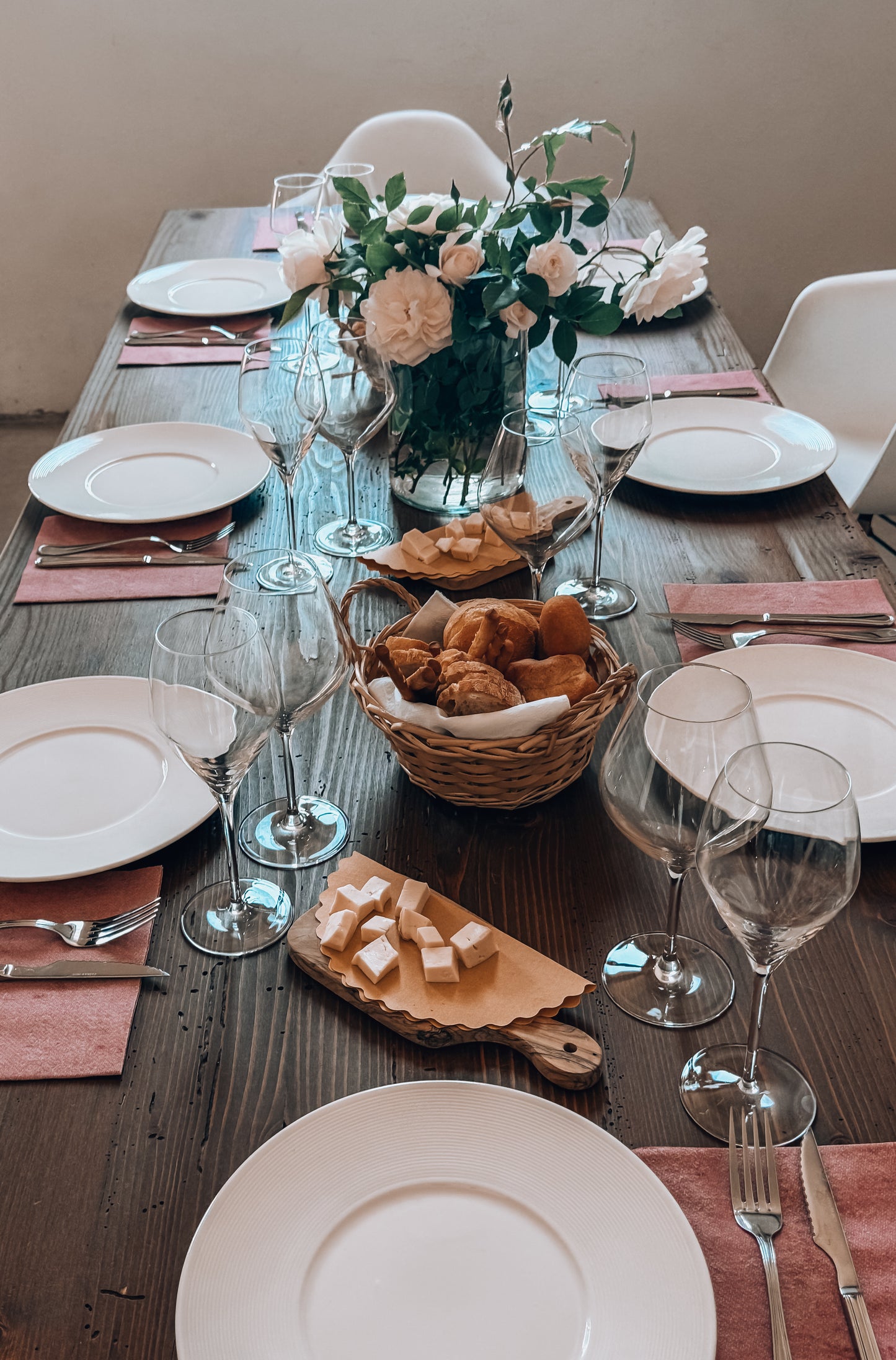Guided tour and tasting of 6 wines, gourmet aperitif with Sabrage