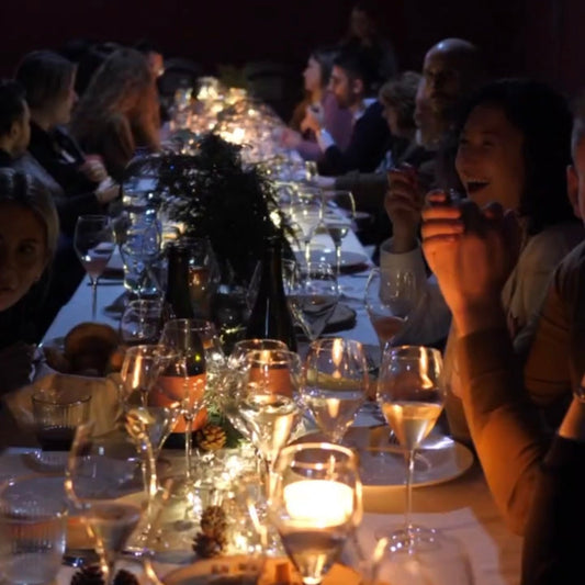 Visita guidata e degustazione di 6 vini, aperitivo gourmet con Sabrage