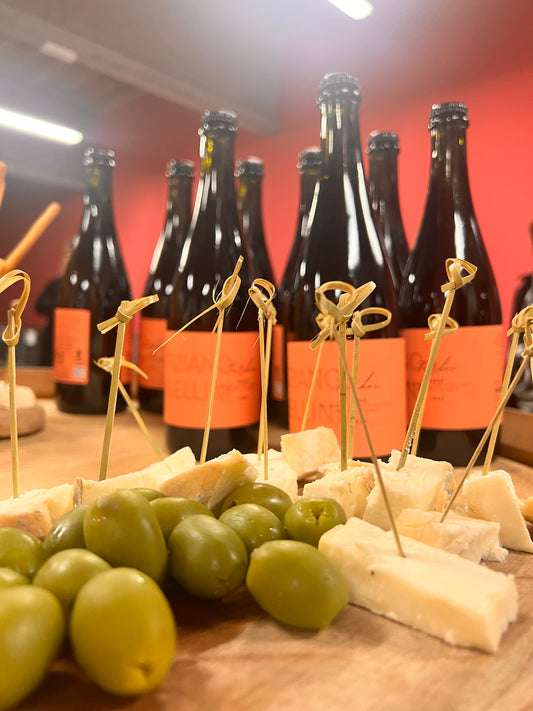 Visita guidata e degustazione di 4 vini, assaggi di formaggi e salumi locali